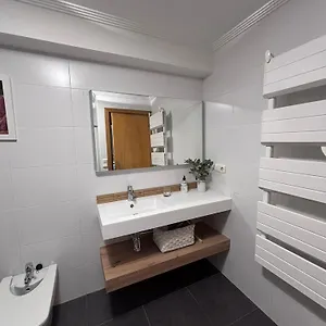 https://completo-apartamento-a-un-paso-de-la-concha.sansebastianhotels.net